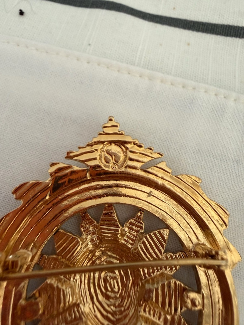 St. John Gold and Black Heraldic Shield Brooch with Dangles - Picture 5 of 5